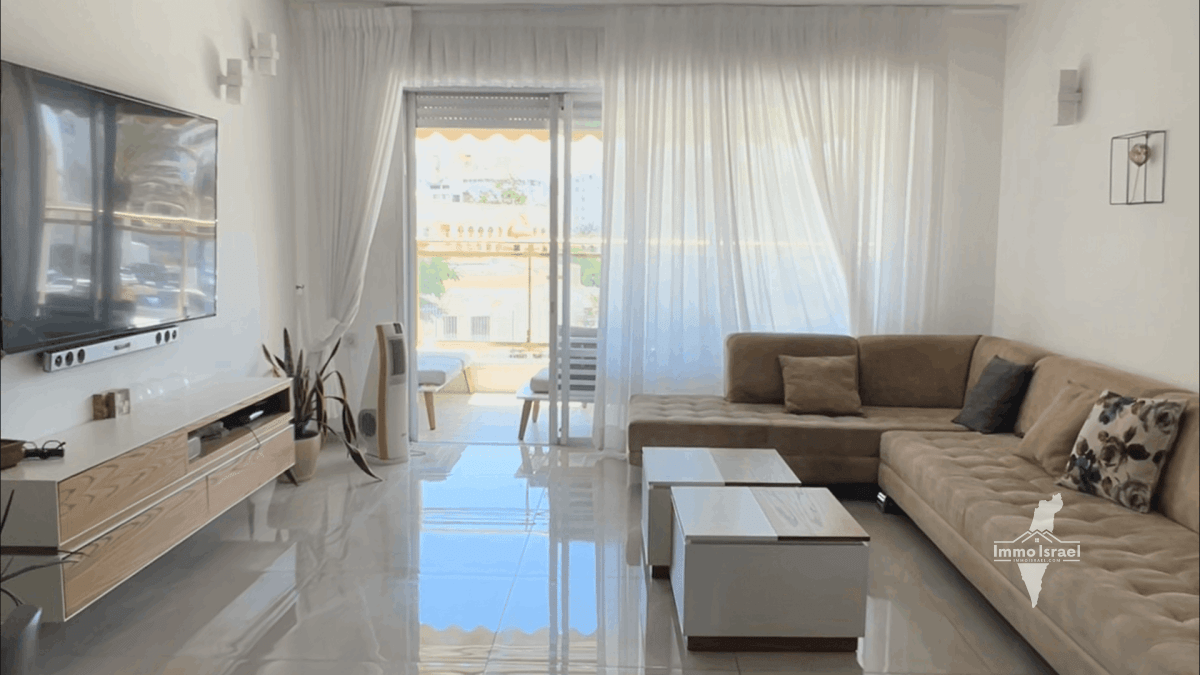 For Sale: 5 and a Half Room Duplex in Rova Tet Vav, Close to the Sea