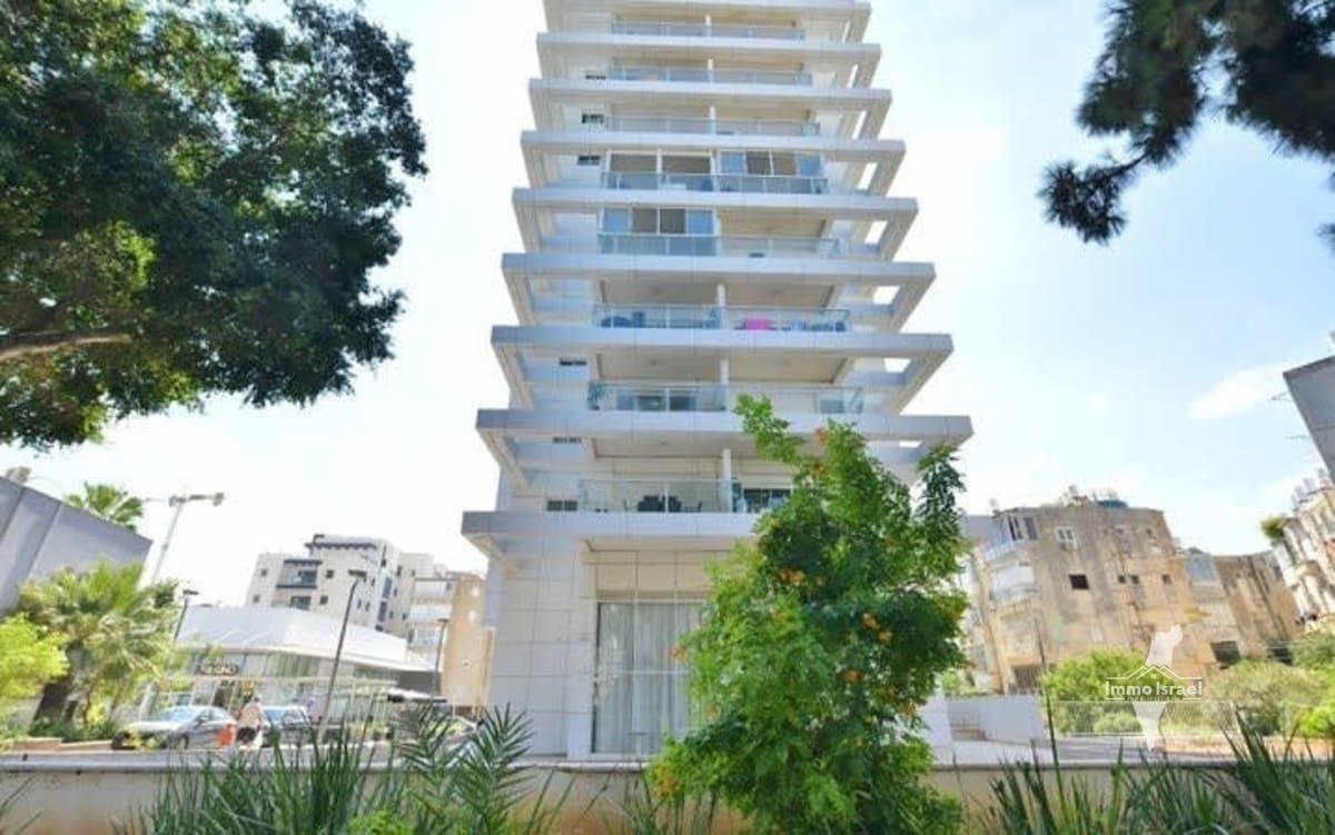 For Sale: 3-Room Apartment in Netanya