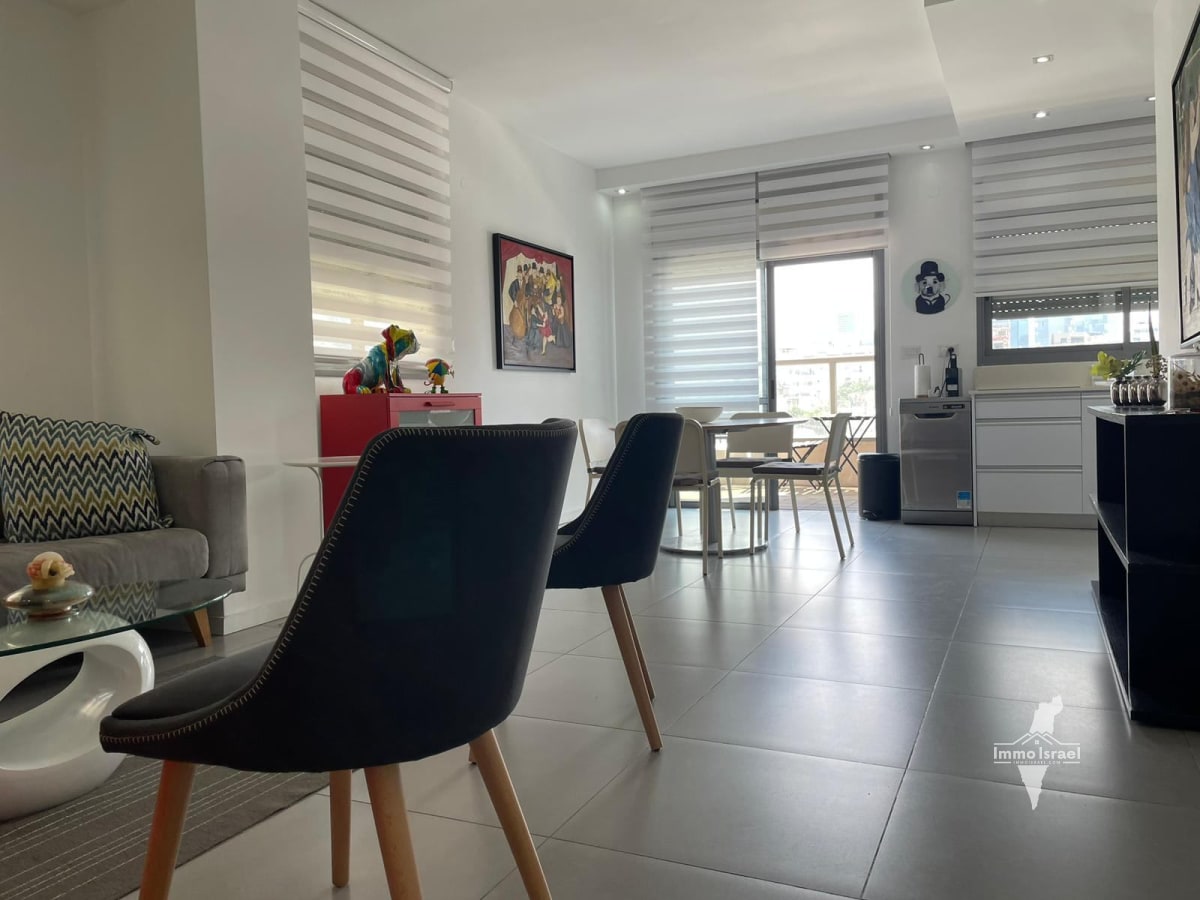 For Rent: 3-Room Apartment on HaKovshim