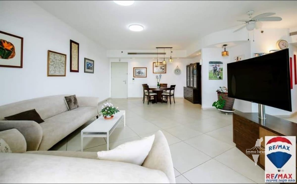 For Sale: 5-Room Apartment in Neve Oz, Petah Tikva