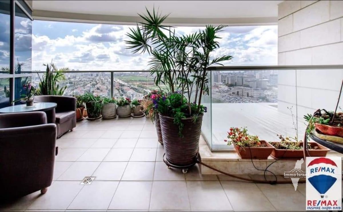 For Sale: 5-Room Apartment in Neve Oz, Petah Tikva