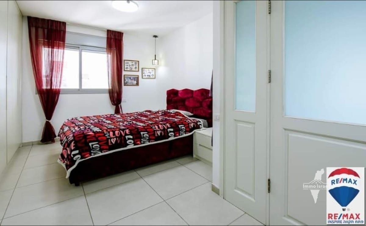 For Sale: 5-Room Apartment in Neve Oz, Petah Tikva