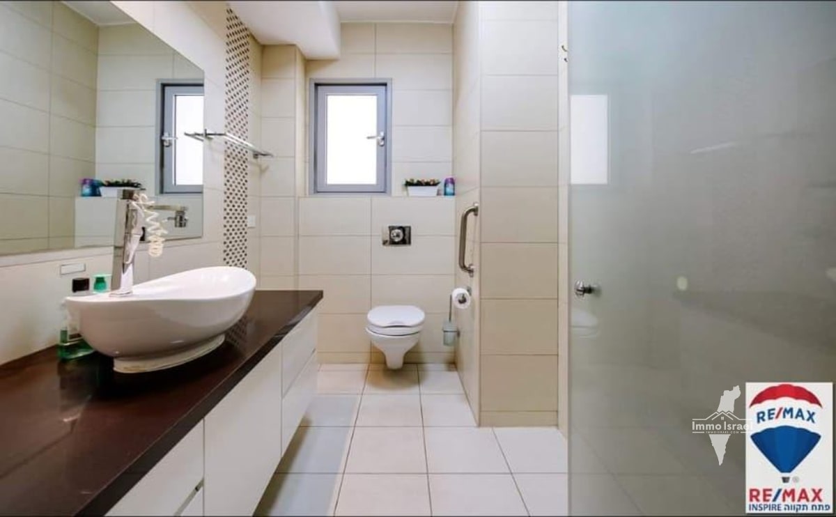 For Sale: 5-Room Apartment in Neve Oz, Petah Tikva