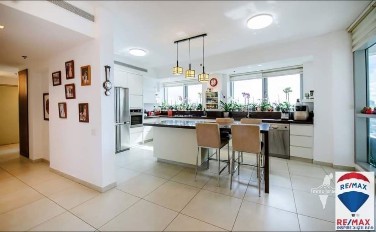 For Sale: 5-Room Apartment in Neve Oz, Petah Tikva