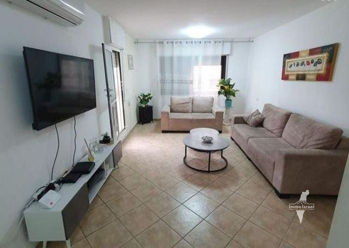 For Sale: 4-Room Apartment in Pisgat Ze'ev, Jerusalem