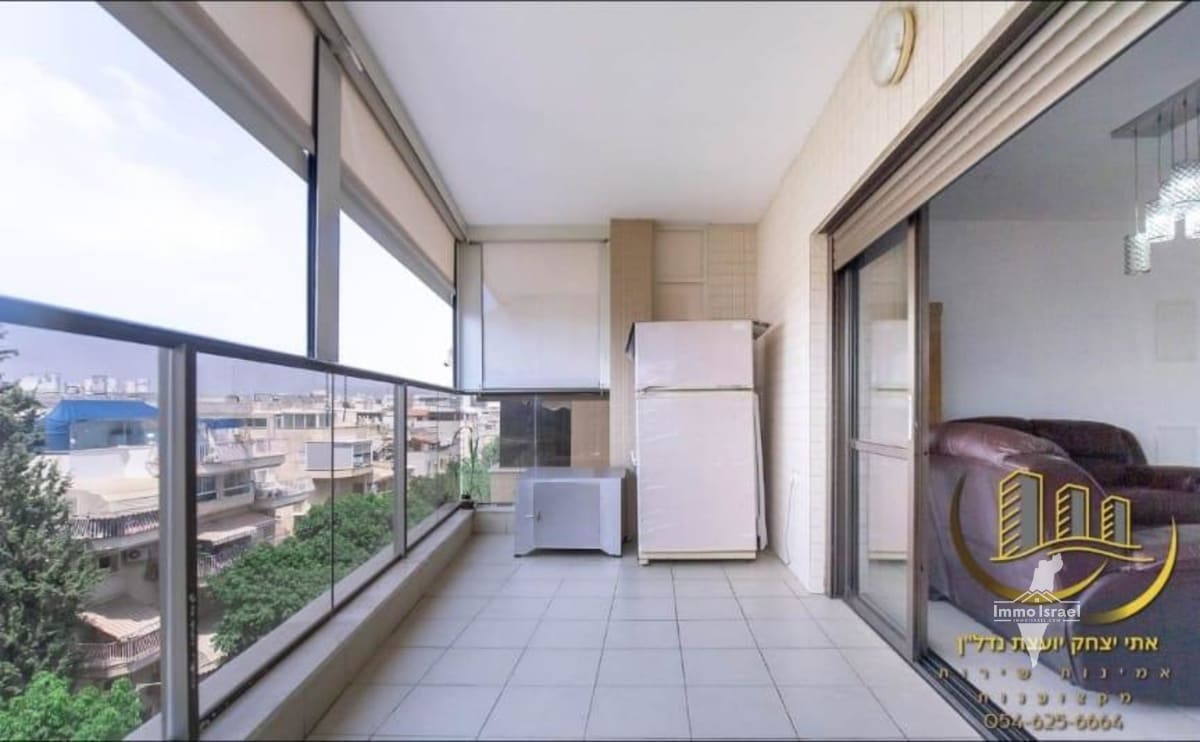 For Sale: 6-Room Duplex Penthouse in Machane Yehuda, Petah Tikva