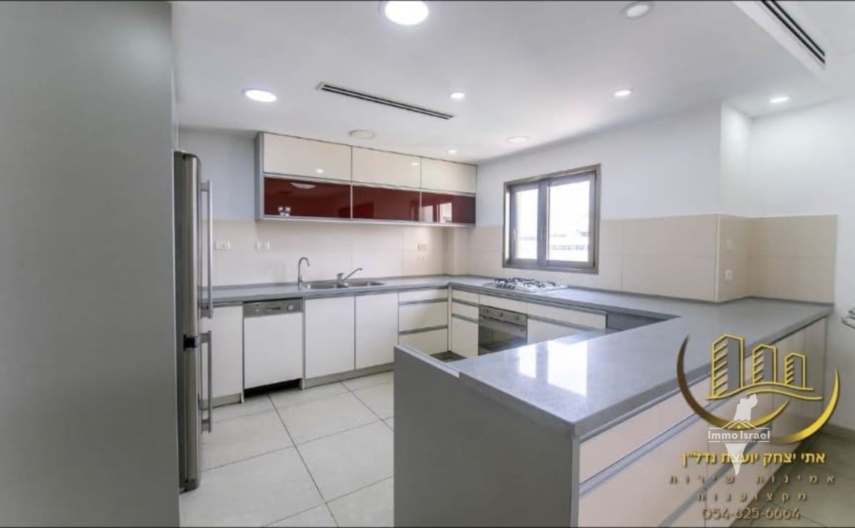 For Sale: 6-Room Duplex Penthouse in Machane Yehuda, Petah Tikva