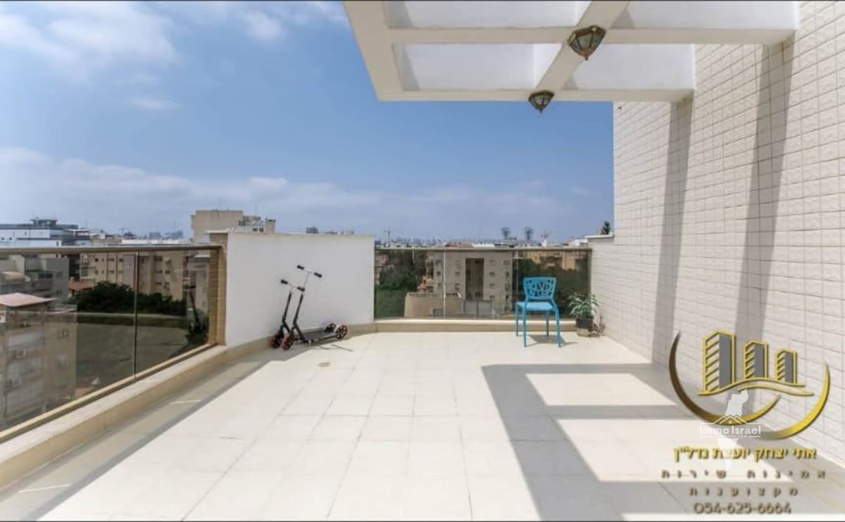 For Sale: 6-Room Duplex Penthouse in Machane Yehuda, Petah Tikva