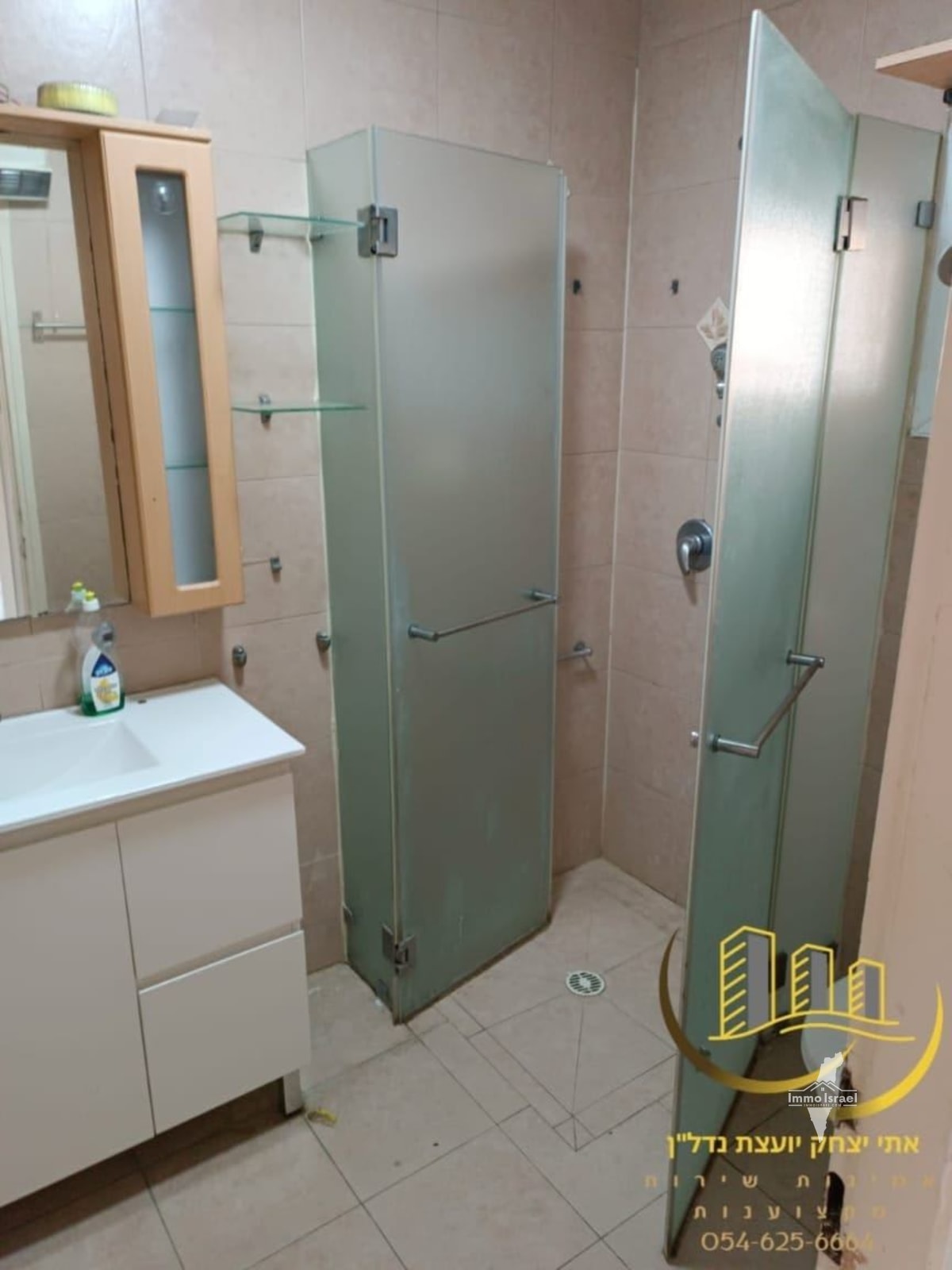 For Rent: 3-Room Apartment in Machane Yehuda, Petah Tikva