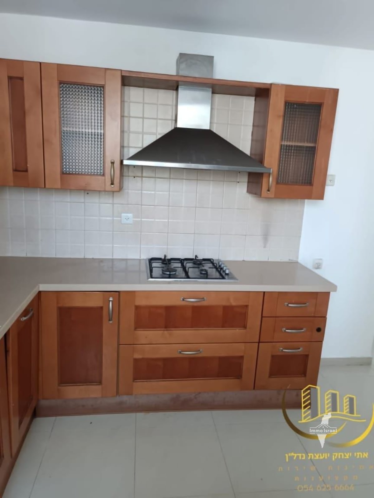 For Rent: 3-Room Apartment in Machane Yehuda, Petah Tikva