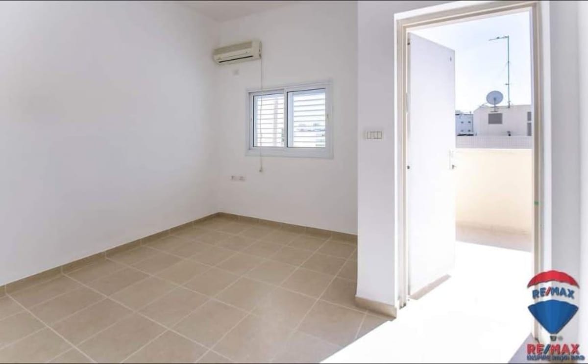 For Sale: 5-Room Duplex Apartment in Nahalat Tzvi, Petah Tikva