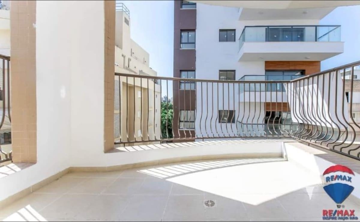 For Sale: 5-Room Duplex Apartment in Nahalat Tzvi, Petah Tikva