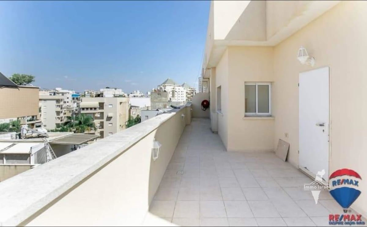 For Sale: 5-Room Duplex Apartment in Nahalat Tzvi, Petah Tikva