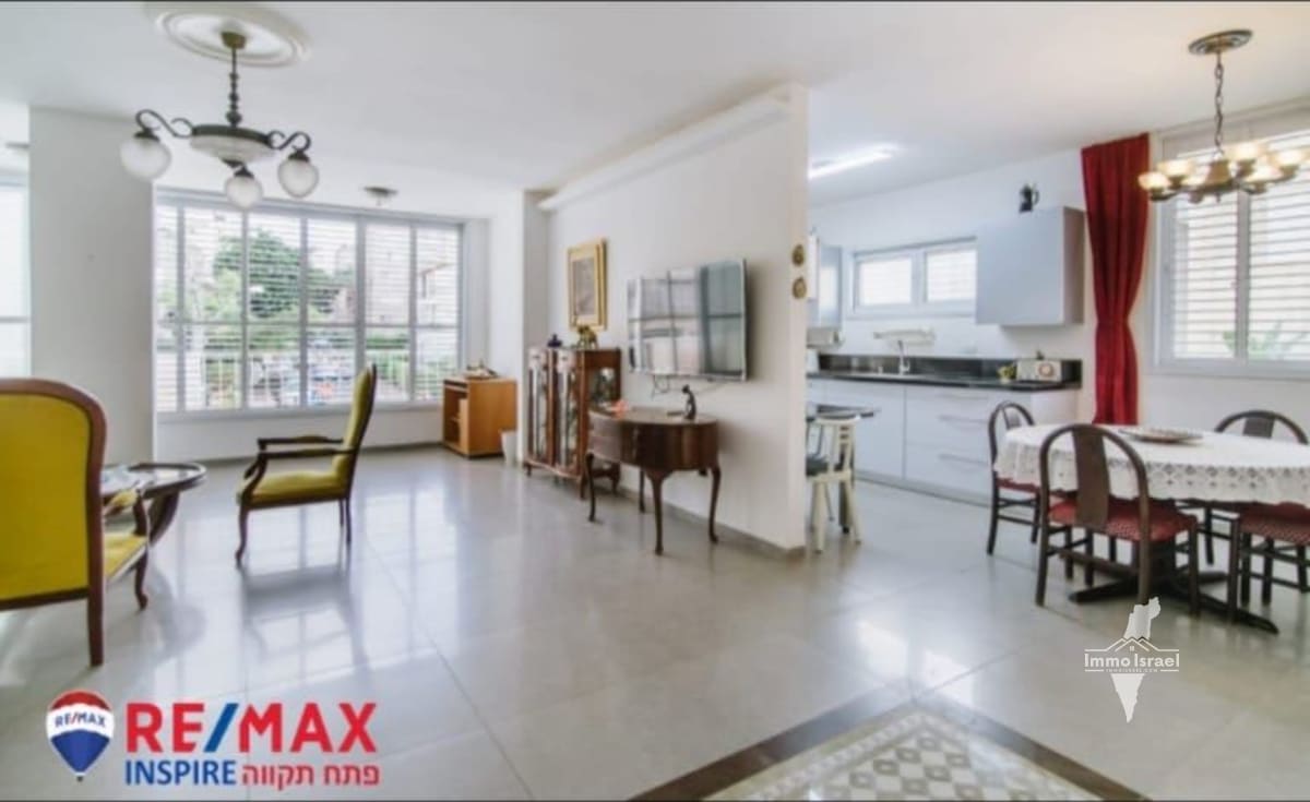 For Sale: 3-Room Apartment in Merkaz HaShaket, Petah Tikva
