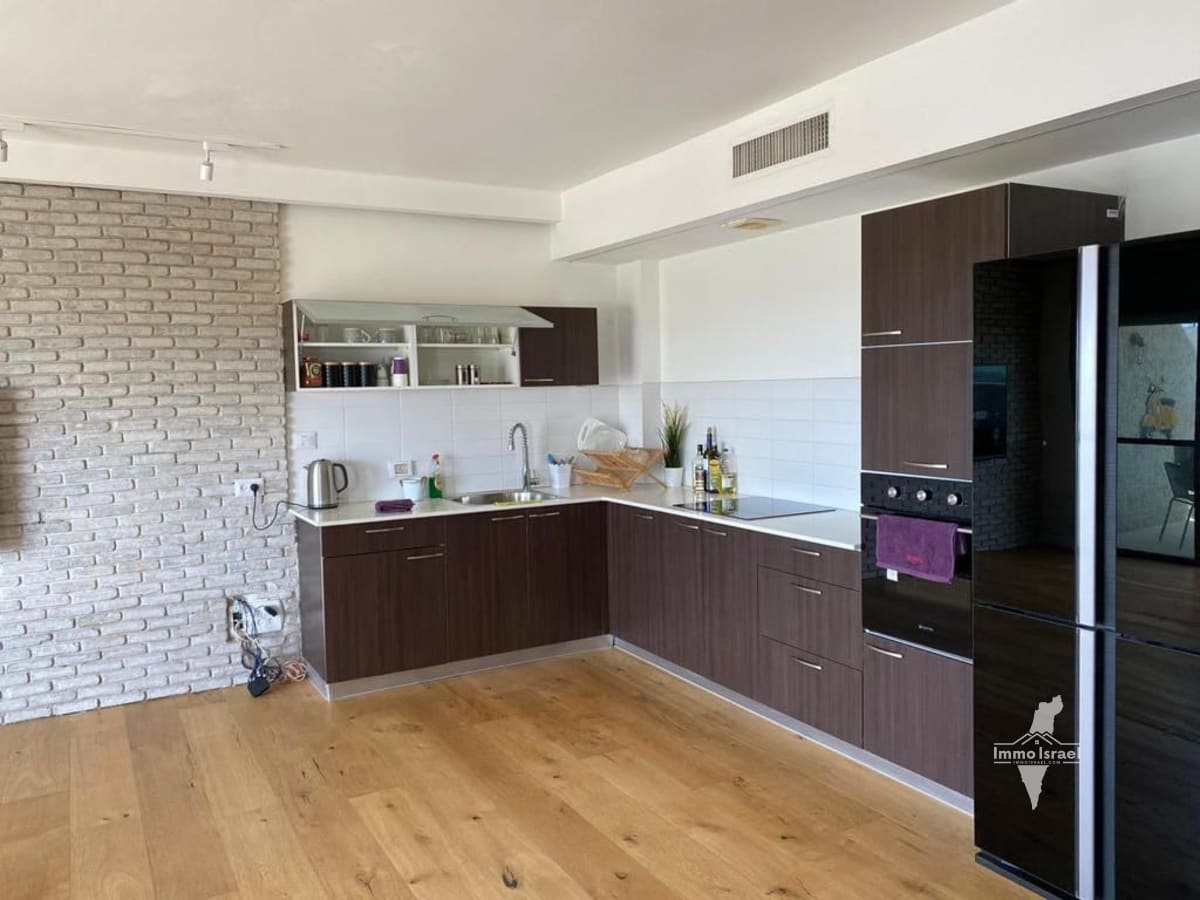 For Sale: 3.5 Apartment on Sderot HaNassi Hashishi, Jerusalem