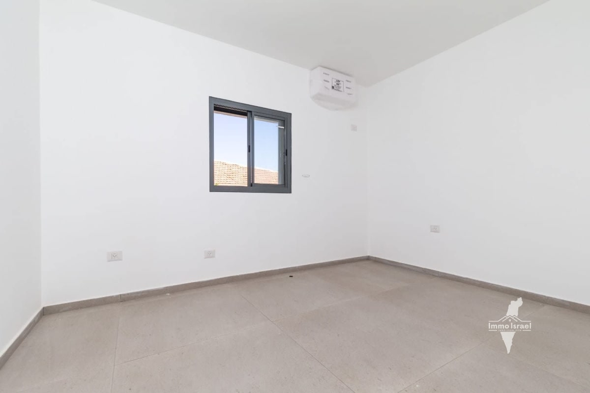 For Sale: 3-Room Apartment on HaRav Haim Berlin Street, Jerusalem