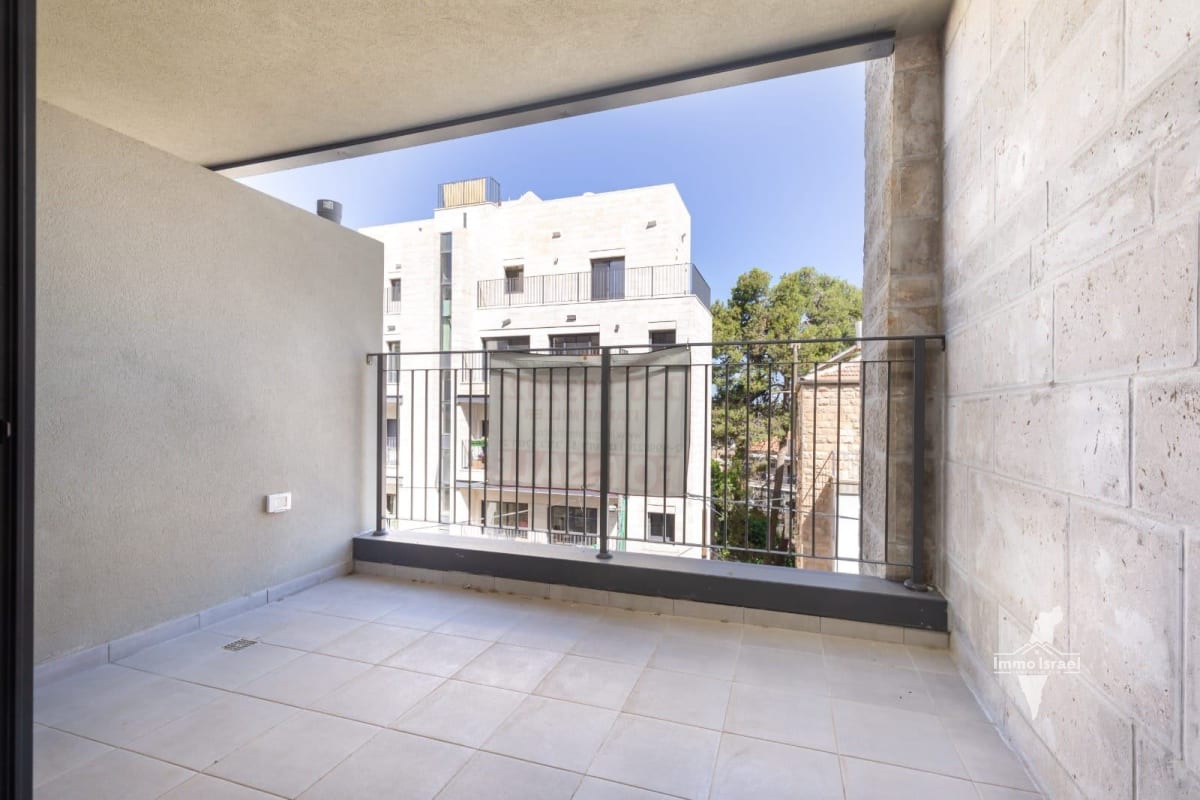 For Sale: 3-Room Apartment on HaRav Haim Berlin Street, Jerusalem