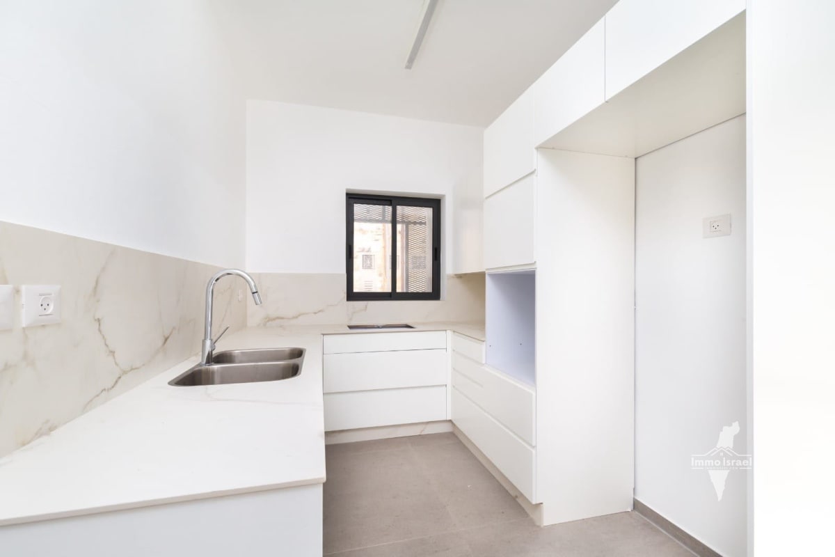 For Sale: 3-Room Apartment on HaRav Haim Berlin Street, Jerusalem