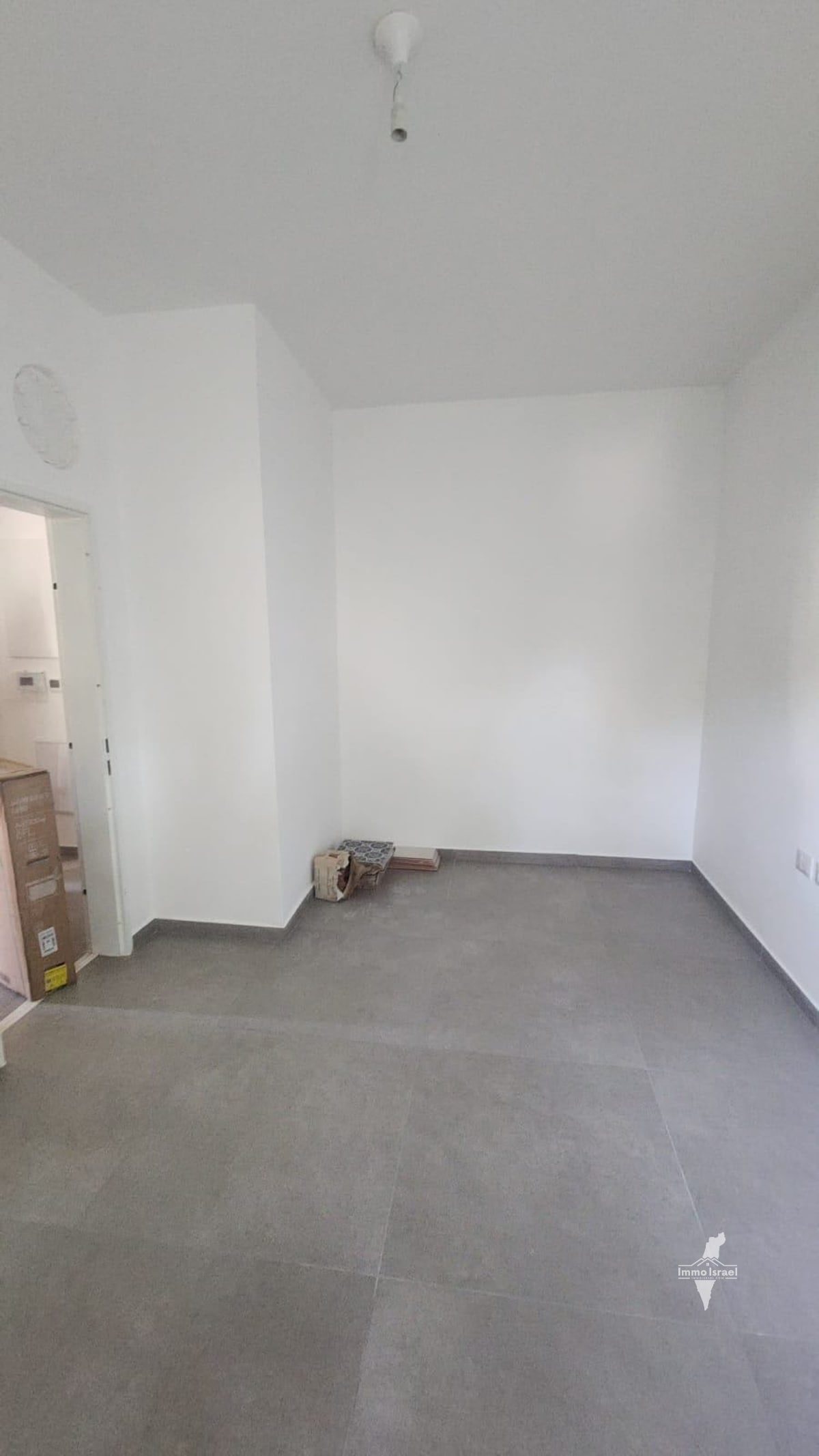 For Sale: 2-Room Apartment on Binyamin mi-Tudela Street, Jerusalem