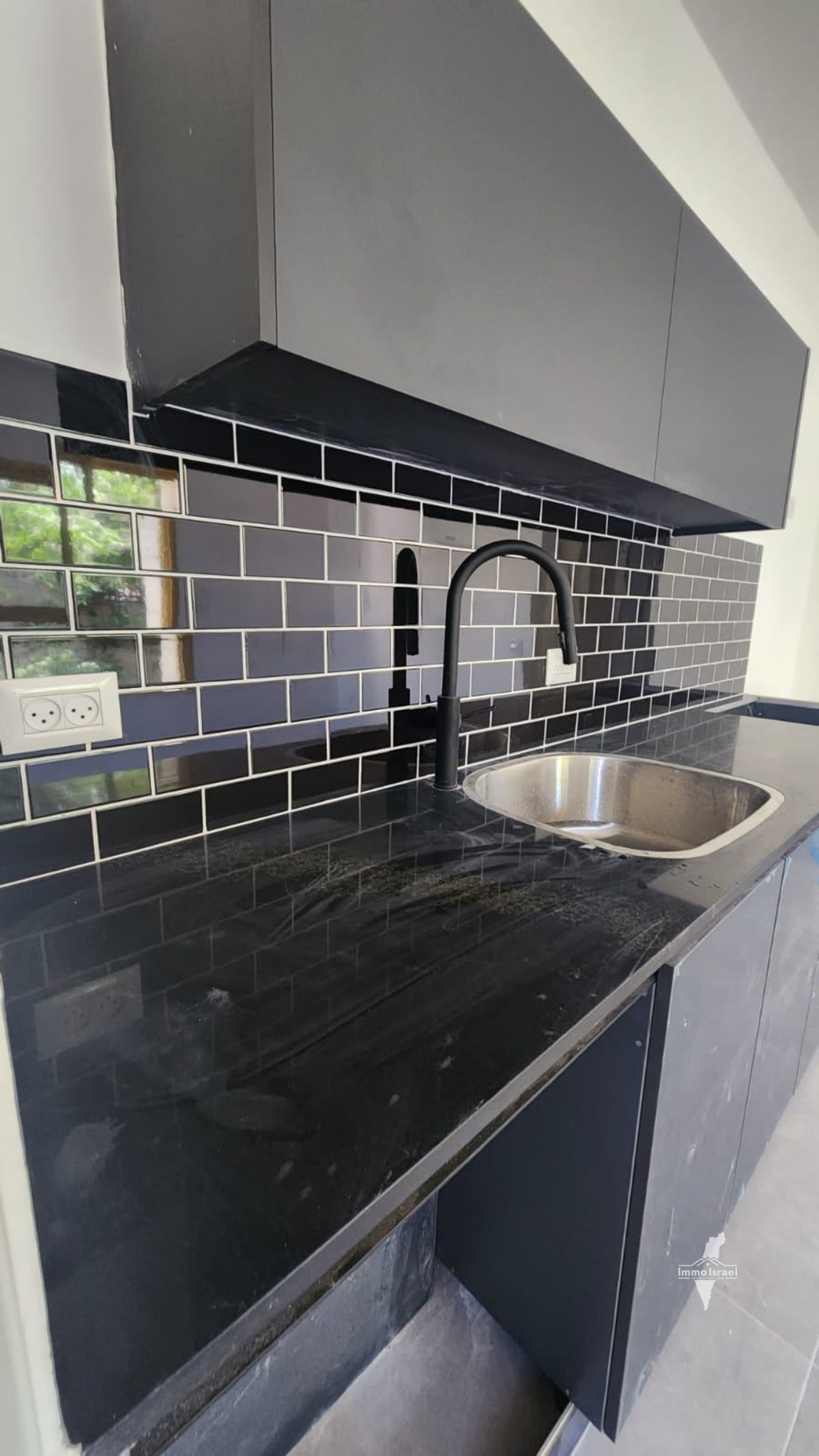 For Sale: 2-Room Apartment on Binyamin mi-Tudela Street, Jerusalem