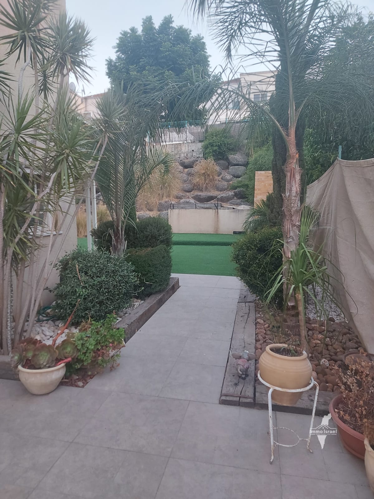 Villa for Rent - 6 Rooms in Ahuzat Barak