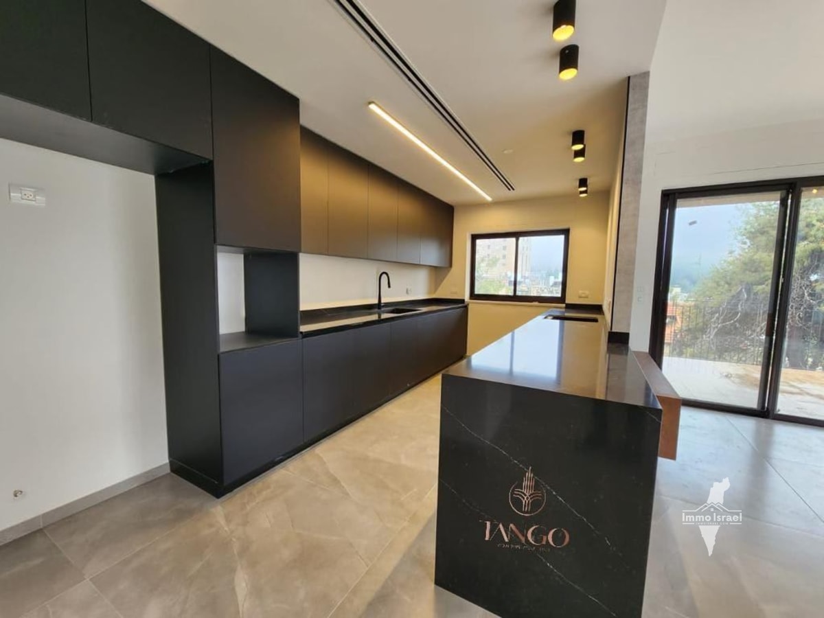 For Sale: 5-Room Apartment on Tirtsa Street, Jerusalem