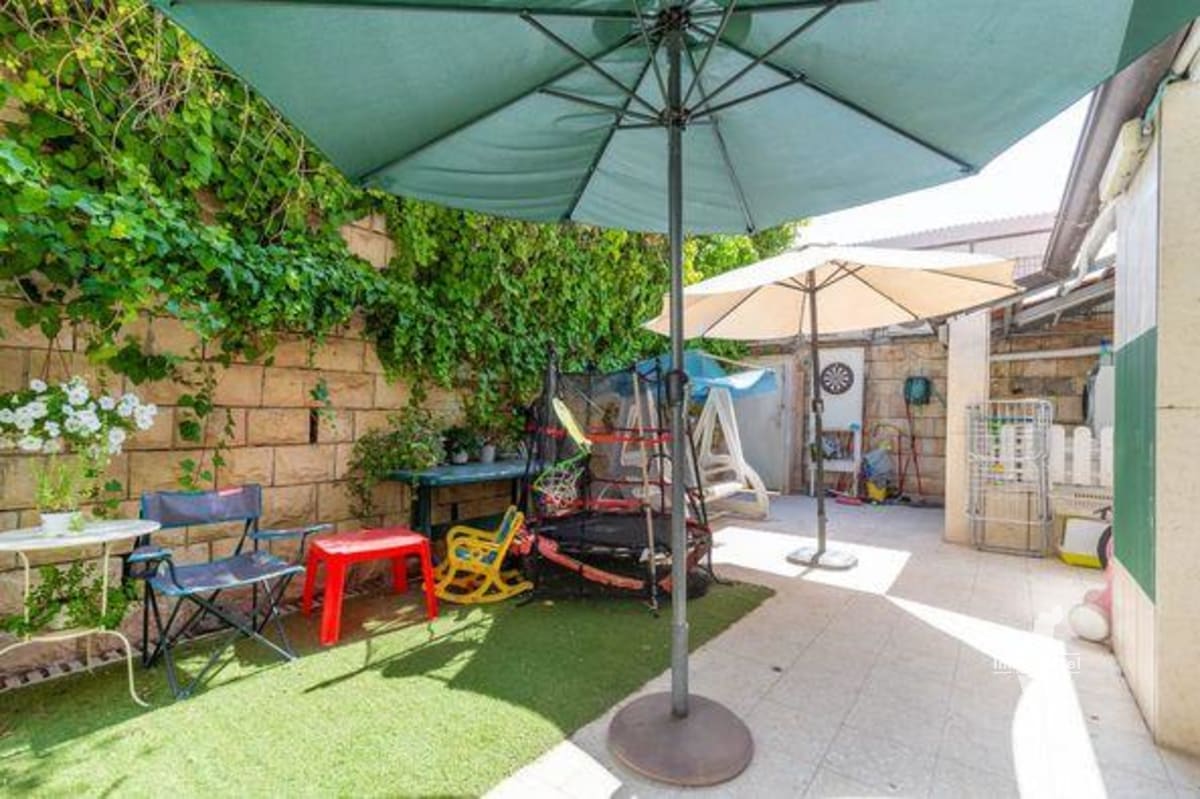 For Sale: 6-Room Triplex in Gilo Neighborhood (Alef), Jerusalem