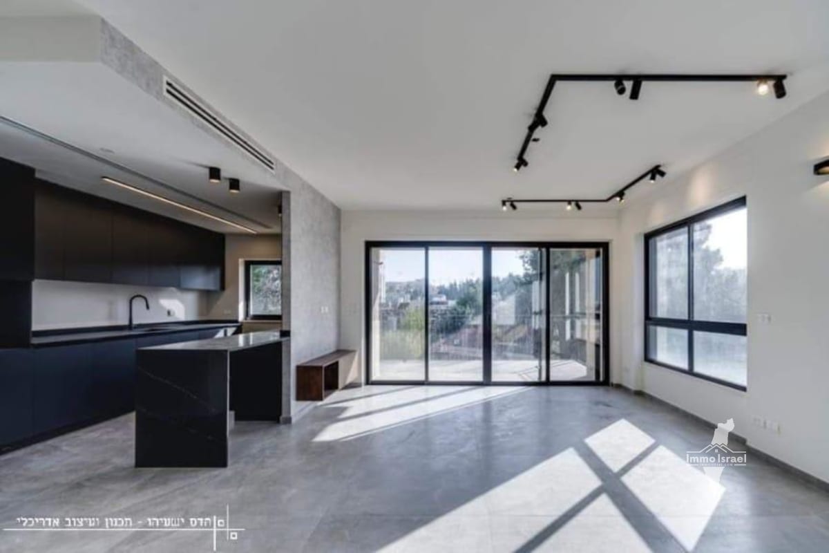 Продается 5-комнатная квартира в квартале Бейт Хакерем, Иерусалим