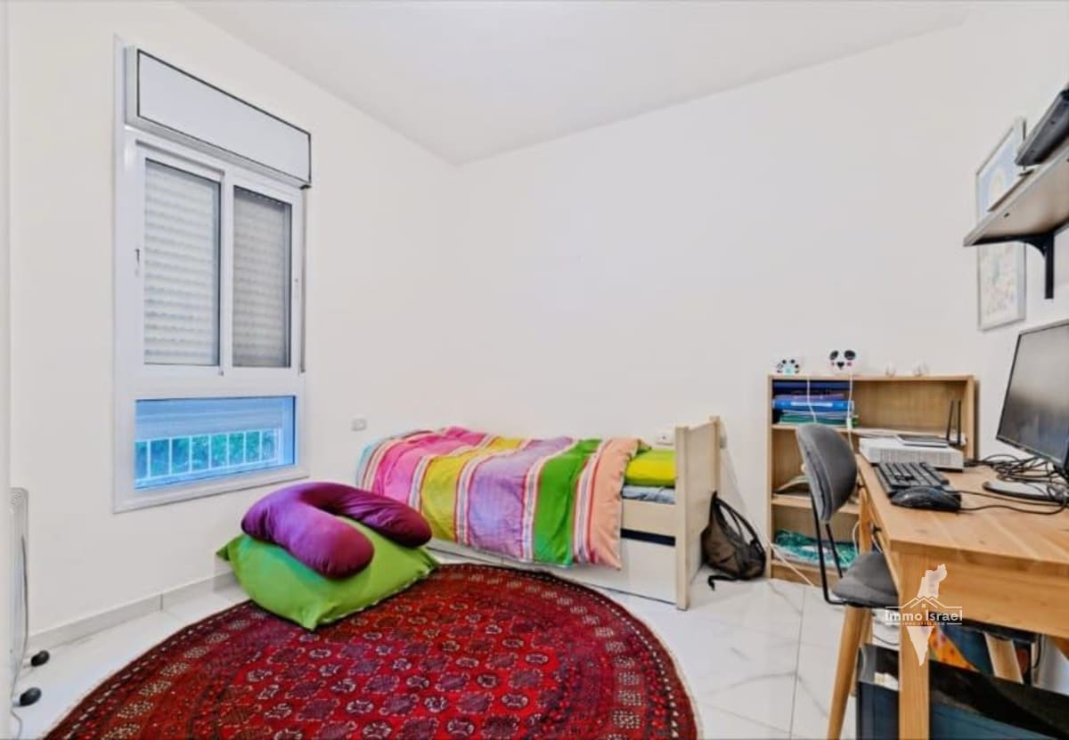 Продается 4-комнатная квартира в квартале Бейт Хакерем, Иерусалим