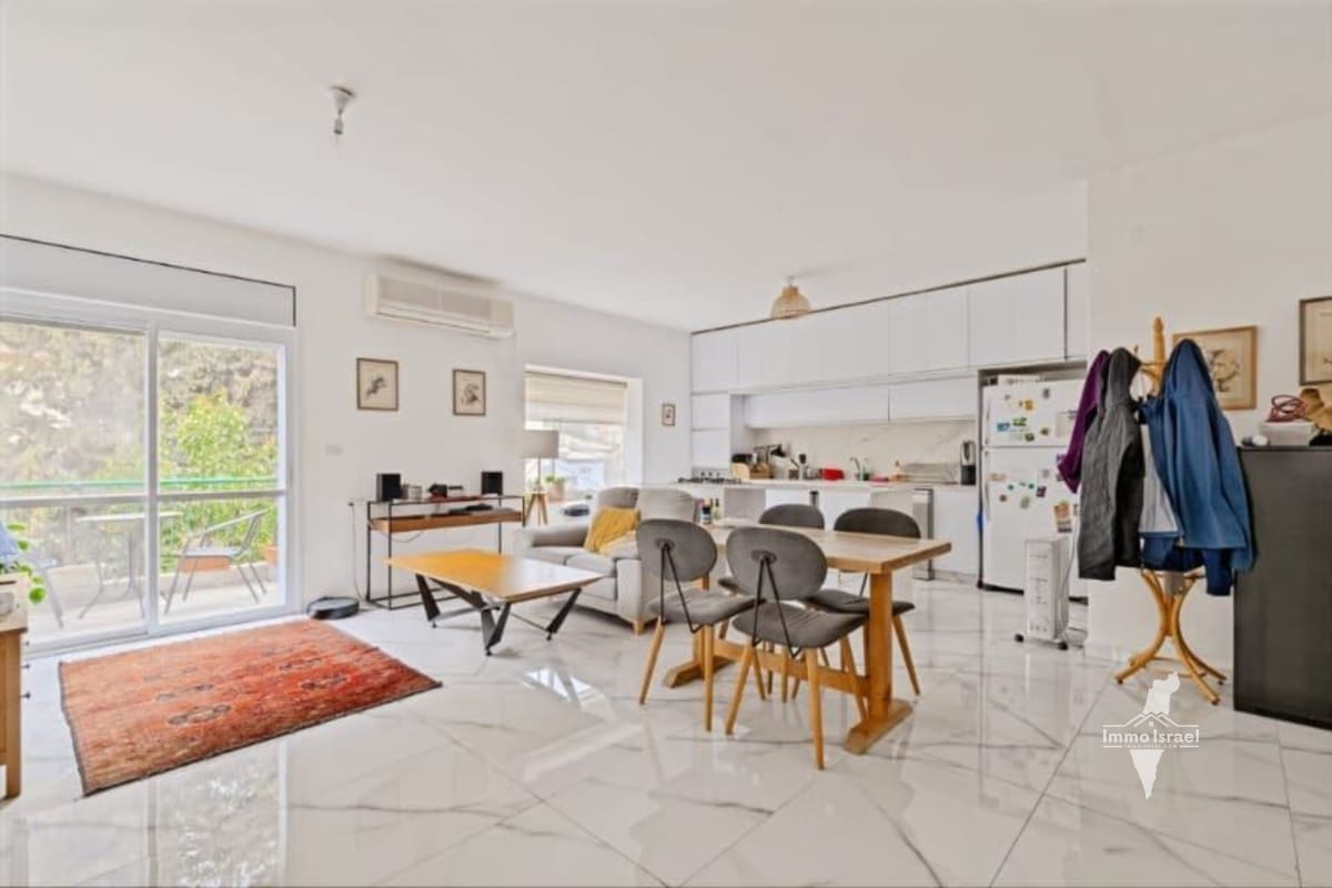 Продается 4-комнатная квартира в квартале Бейт Хакерем, Иерусалим