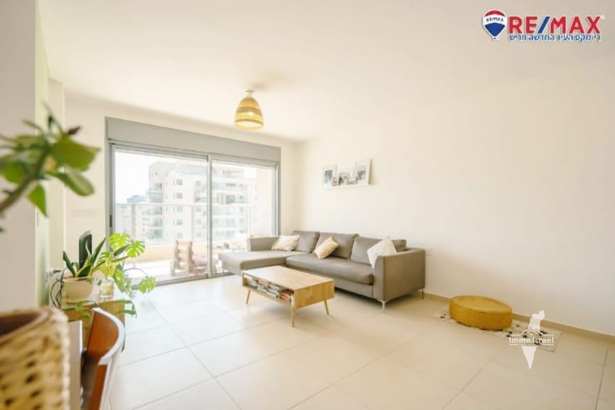 For Sale: 4-Room Apartment on Sderot HaGeshemah, Harish