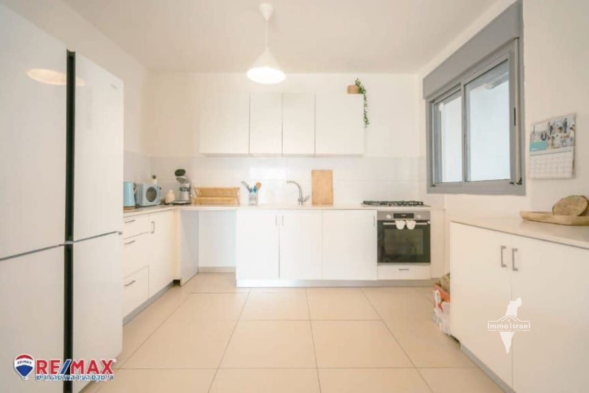 For Sale: 4-Room Apartment on Sderot HaGeshemah, Harish