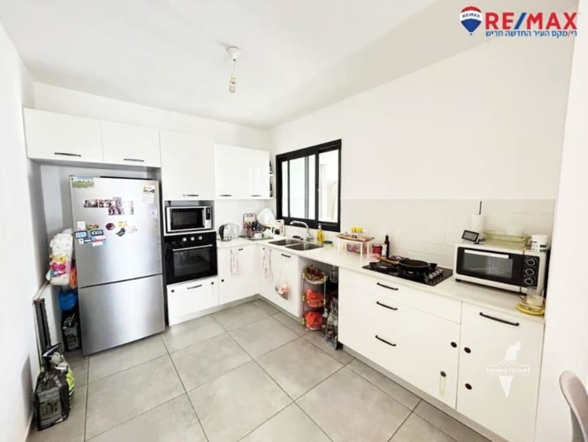 למכירה דירת 5 חדרים ברחוב זית, חריש