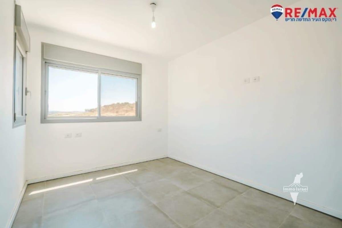 Продается 5-комнатная квартира на улице Каланит, Хариш