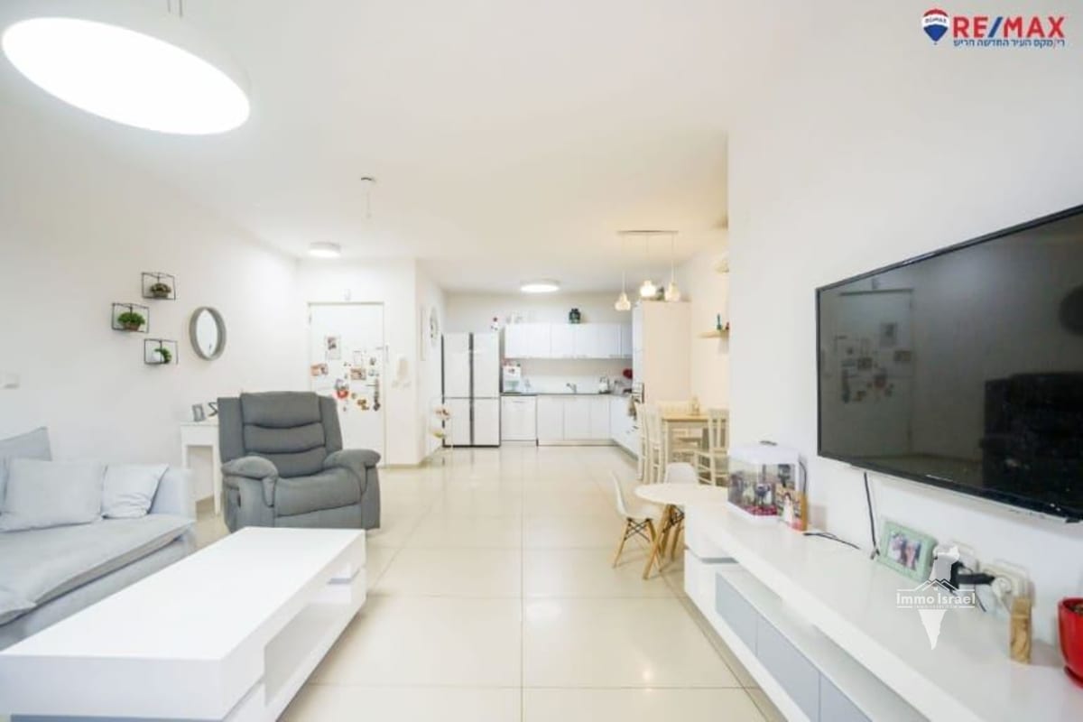 For Sale: 4-Room Apartment on Gefen Street 58, Harish