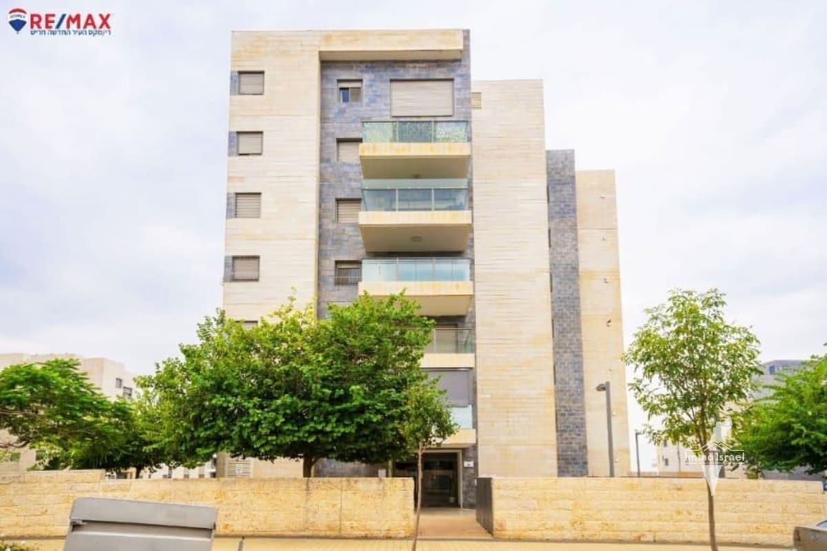 For Sale: 4-Room Apartment on Gefen Street 58, Harish