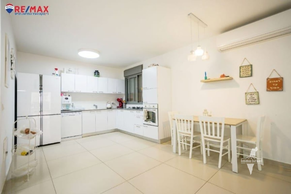 For Sale: 4-Room Apartment on Gefen Street 58, Harish