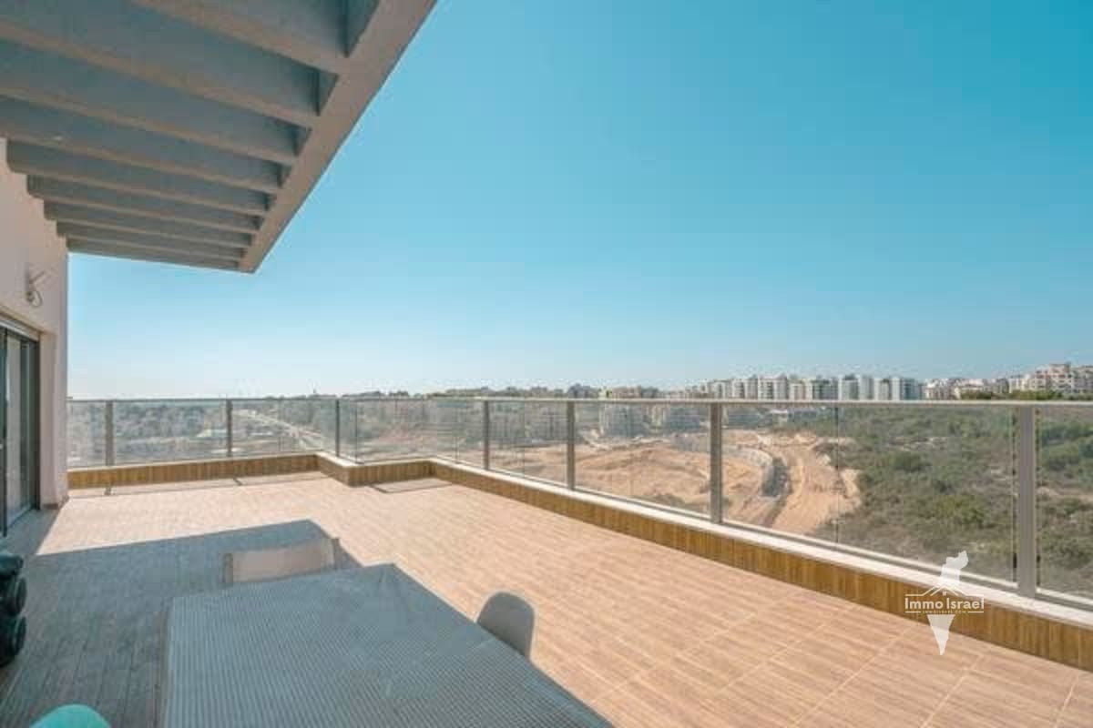 For Sale: 6-Room Penthouse in Harish