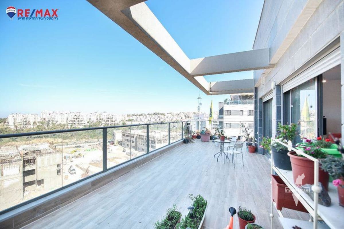 For Sale: 5-Room Penthouse on Savyon Street, Harish