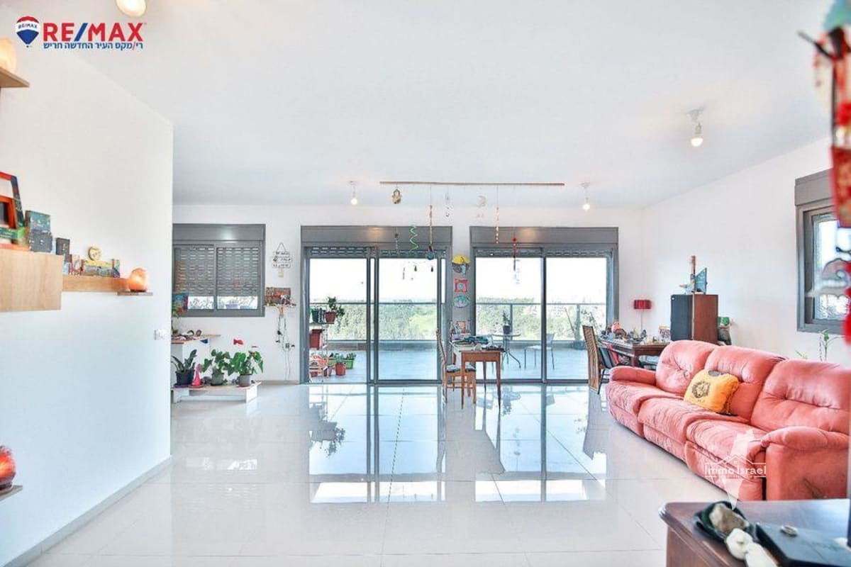 For Sale: 5-Room Penthouse on Savyon Street, Harish