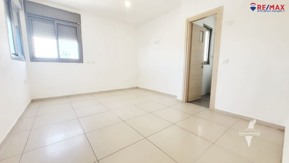 For Sale: 5-Room Apartment on Ela Street, Harish