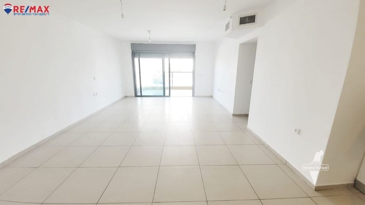 For Sale: 5-Room Apartment on Ela Street, Harish