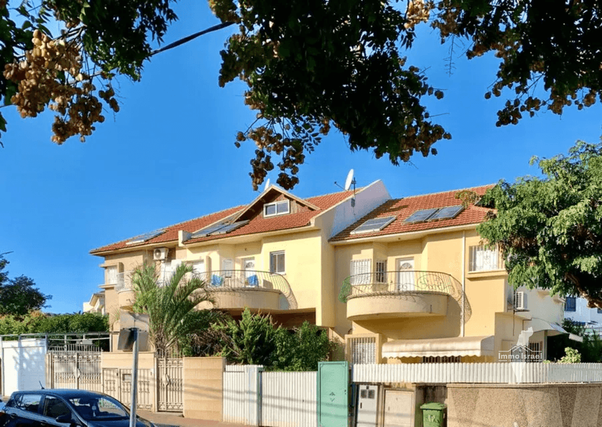 למכירה קוטג' 6 חדרים ברחוב הסנדלר, נתניה