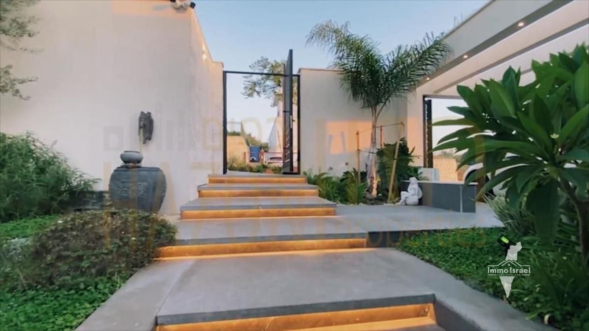 Вилла 5,5 на продажу в Кфар Врадим