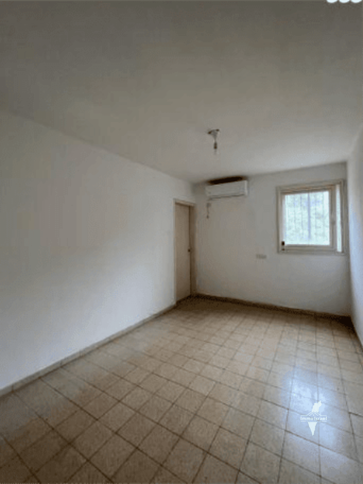 For Sale: 3.5-Room Apartment on Weizman Street, Petah Tikva