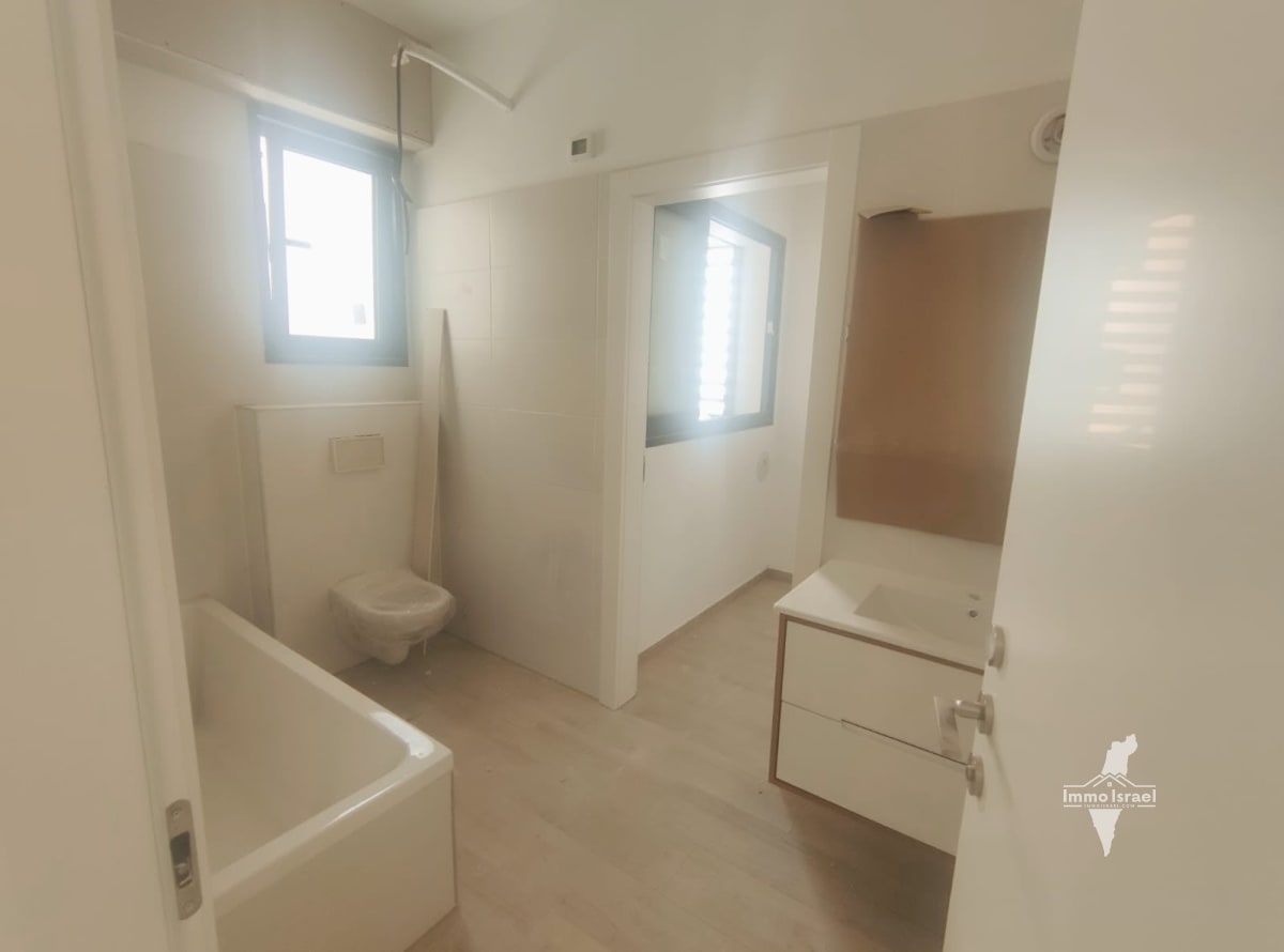 3-Room Apartment for Rent on Sderot Herzl 1, Neot Perez, Ramla