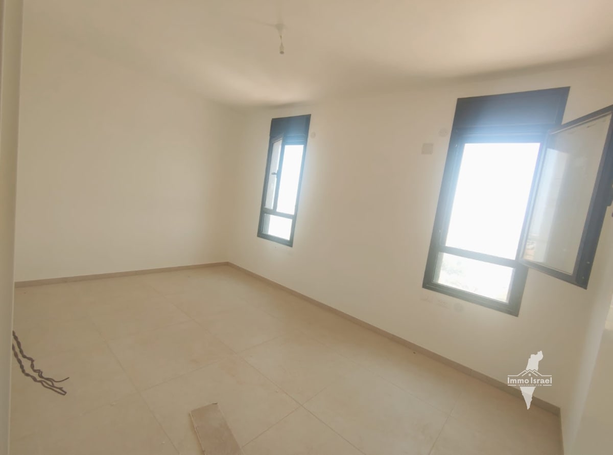 3-Room Apartment for Rent on Sderot Herzl 1, Neot Perez, Ramla