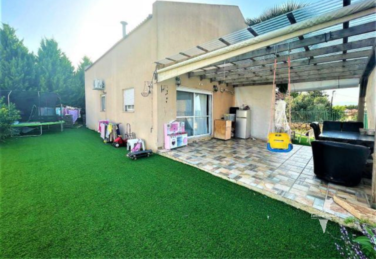 4-Room Cottage for Sale in Hinanit