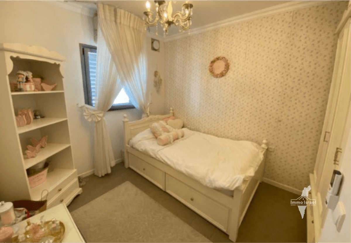 למכירה דירת 4 חדרים ברחוב תמר חריש