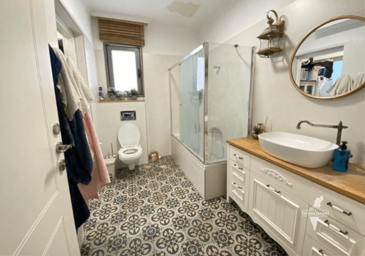 למכירה דירת 4 חדרים ברחוב תמר חריש